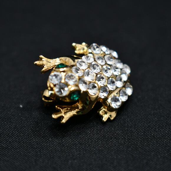 Vintage Frog Rhinestone Small Brooch, Green Rhinestone Eyes, Gold Tone, 1960s - Picture 7 of 10